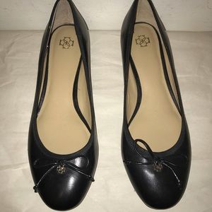 Ann Taylor leather low heel shoes